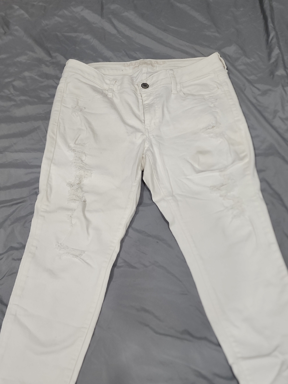 American Eagle Outfitters White Skinny Distressed Jeans